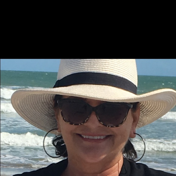 Meet your Posher, Beth - Picture 1 of 1